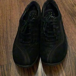 Pre-owned Clarks wave in size 8